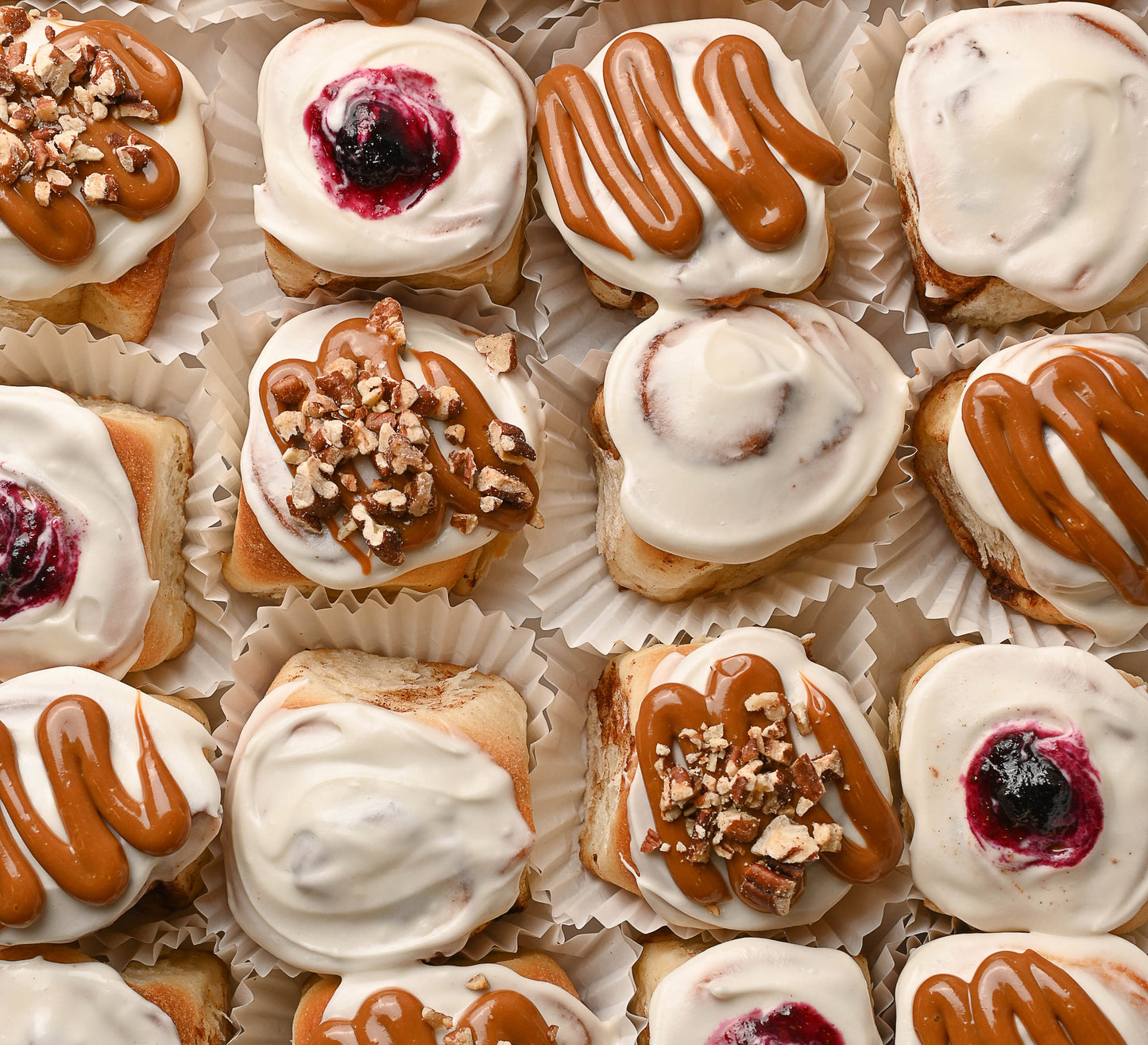 Charola de 24 Mini Rolls Mix